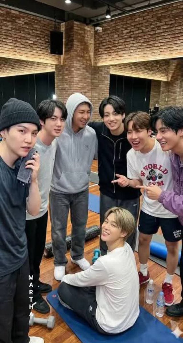 dallyeolas16579's tweet photo. @Pk_bts_land WE LOVE YOU BTS 
WE STAYED BTS 
THANK YOU BTS https://t.co/g4x0AJChQz