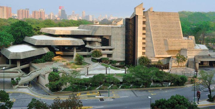 luusssso's tweet photo. Brutalist architecture at it’s core doesn’t do it for me but take the concrete and spice things up and you’ve got me https://t.co/CGWXuuYQcB