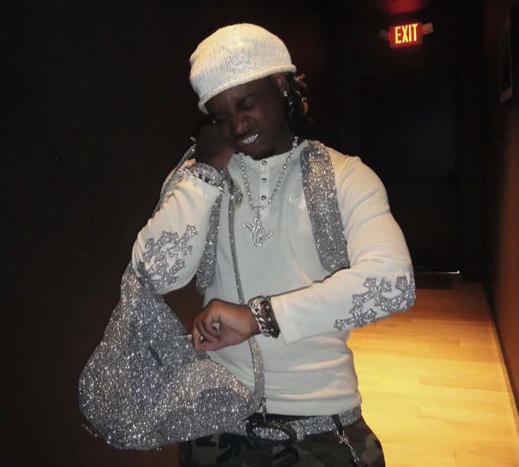 ▻::◅ tweet media