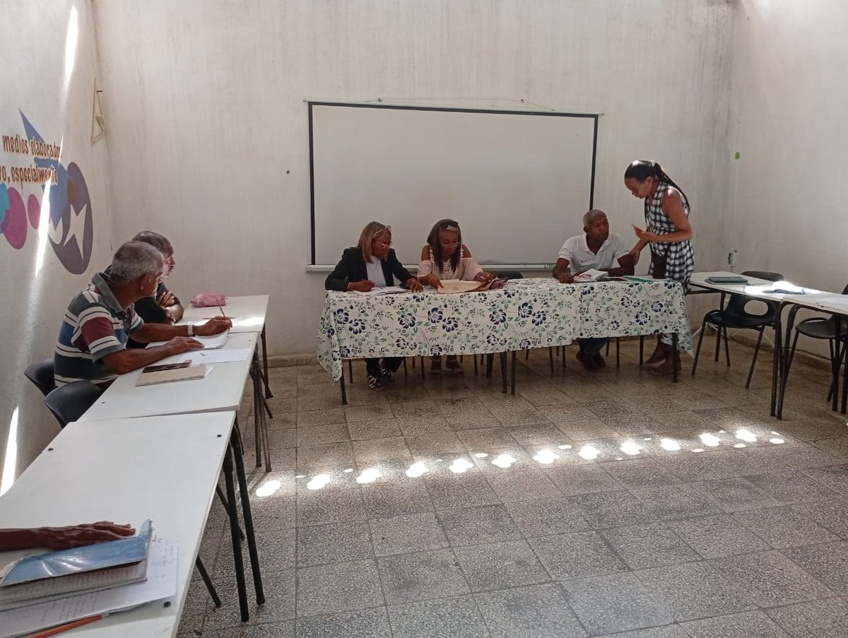 Continúa la visita de ayuda metodólogica en la <a href="/dpestgo/">DGE Santiago de Cuba</a>, se recorren centros educacionales en #SantiagoDeCuba para constatar el desarrollo de las clases en cada zona educativa <a href="/CubaMined/">MINED</a>, hasta  el IP Antonio Robert llegó la ayuda metodólogica
