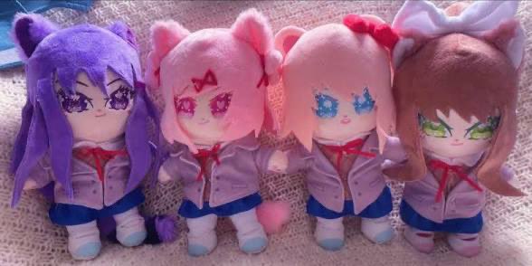 Plushika tweet media