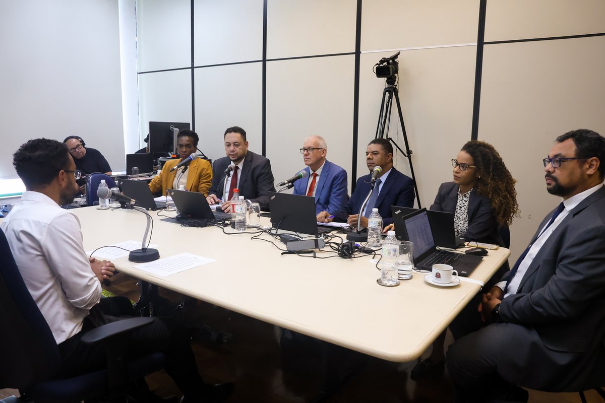 TJSPoficial's tweet image. Comissão de Heteroidentificação entrevista candidatos autodeclarados negros do 5º Enam e 3º Enac: tinyurl.com/bdz6hf9p   #TJSP #Magistratura #Concursos #Enam #Enac #AcessoÀJustiça #Heteroidentificação #RedesSociaisTJSP #SocialMedia #MídiasSociais