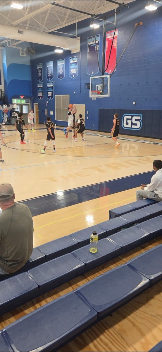 gavin_malo38834's tweet photo. Had another pretty solid tournament this weekend in Gulf Shores, Alabama. We went 4-0 and won the championship. I averaged 18 points per game and made 10 threes through all four. My highest scoring game this weekend was 27. https://t.co/ja5SMJBTEx