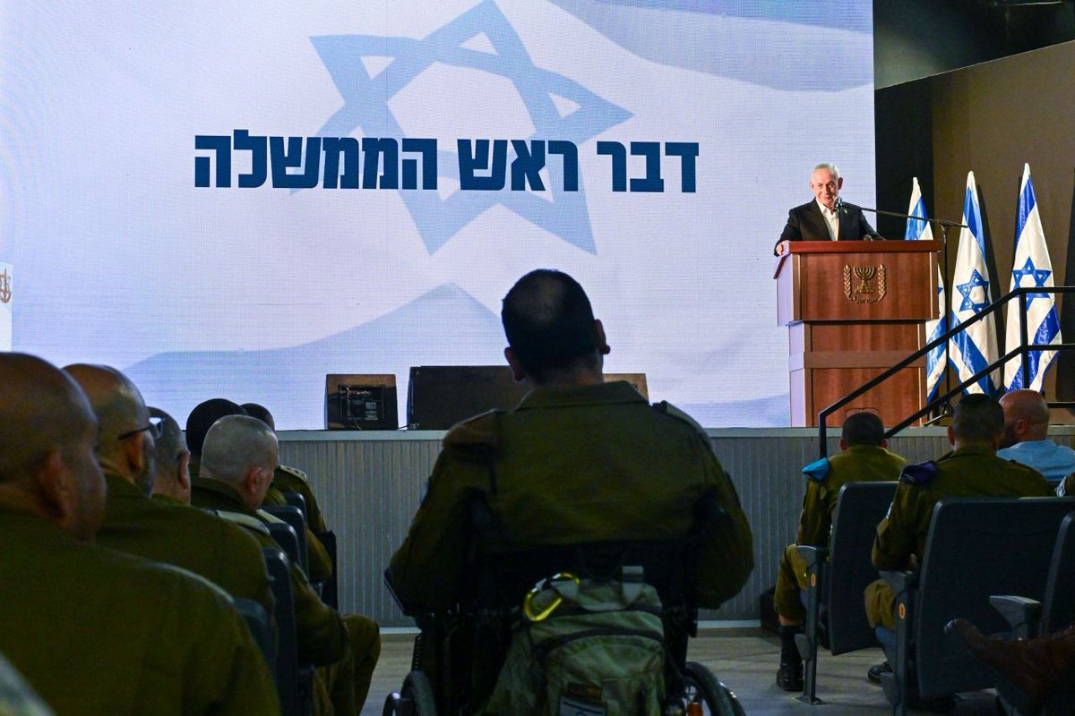 הסיבה לביטול עדות נתניהו במשפטו היום: השתתפותו של נתניהו בפורום הפיקוד הבכיר של צה״ל - מול קציני צה״ל הבכירים מדרגת אל״ם ומעלה. נתניהו קיים דיון ביטחוני שבו הוחלט על הרחבת התקיפות בלבנון, ומיד לאחר מכן הגיע לכנס הקצינים.
בושה לשופטים. 

אמרתי לכם שהיום נראה תמונות שלו עם חיילים?