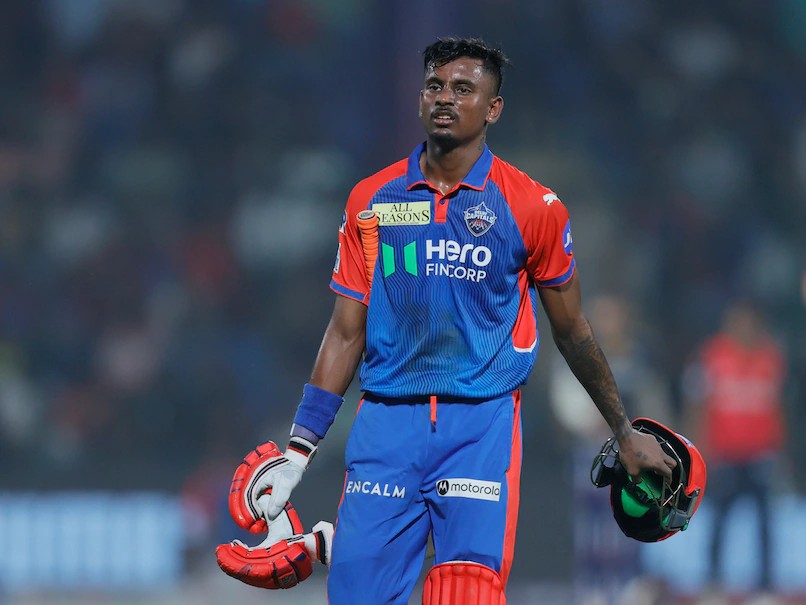 RajaHindus56687's tweet photo. Well played Porel bhai ๐
#DCvsRCB
#RCB49* still undefeated ๐ญ๐คก https://t.co/vCL5rwiEBB