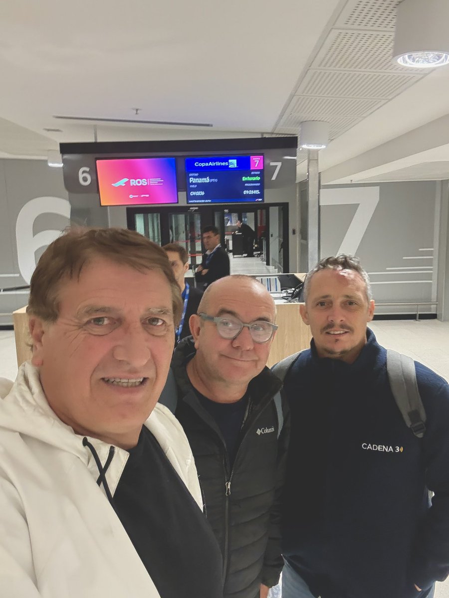 golgigli's tweet photo. Rumbo a Caracas , con la pasión y la felicidad de viajar con compañeros genuinos y leales, gente que se amarga mucho, si no está en el lugar de los hechos, diría mi papá “ gente de trabajo”
Orgulloso de @Estadio_3 y @Cadena3_Rosario @Cadena3Com @GATOGRECO @LambertiMarce https://t.co/MQ47EvNe7Z