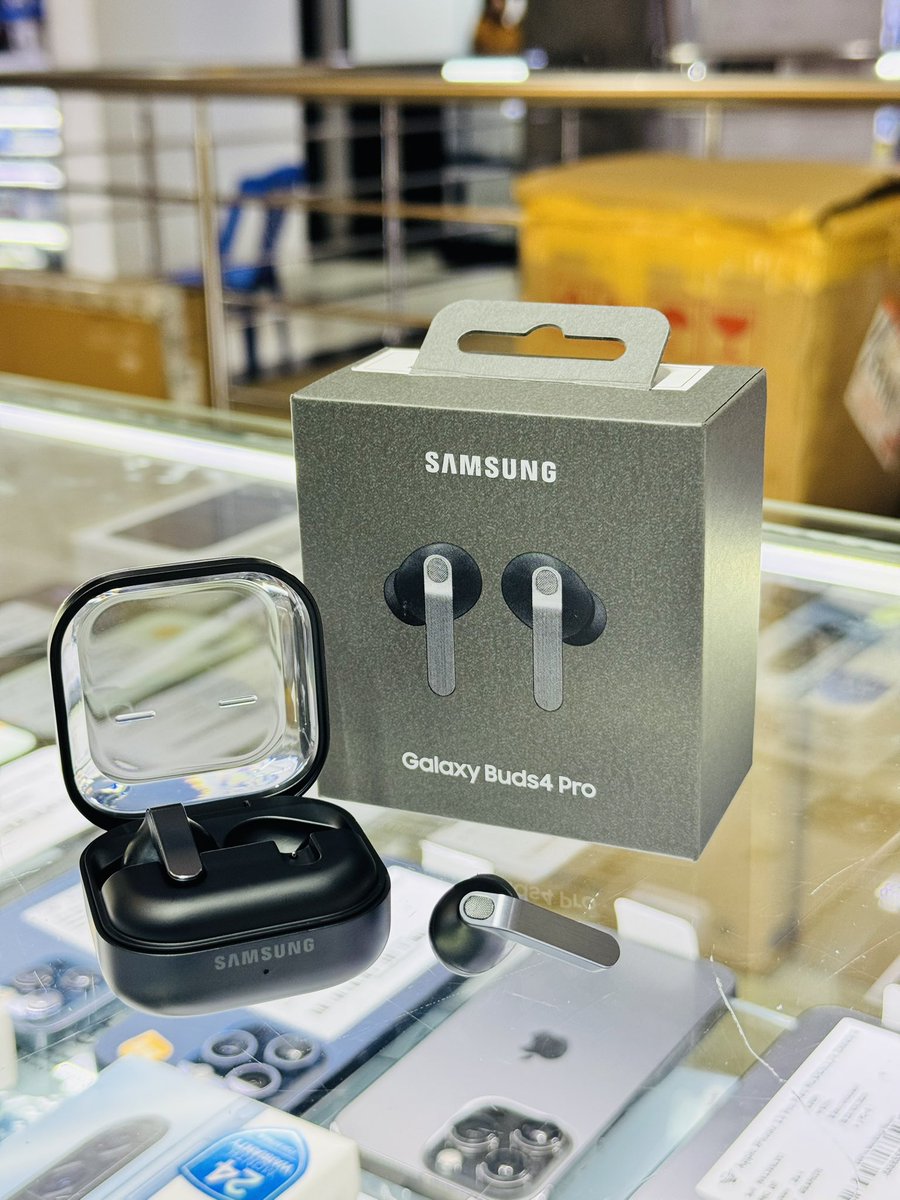 AmRoggoz's tweet image. Vijana hapa nje wako na pesa!

Galaxy Buds 4 Pro
Ksh 33000

#TechIt | @techscents_ke