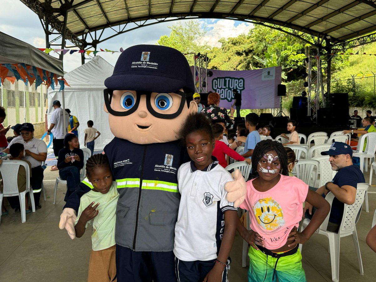 FicoGutierrez's tweet photo. Cultura Parque llegó por primera vez a Altavista, con más de 220 personas disfrutando música, baile y actividades para la familia.

Estamos entregando a la gente espacios seguros, gratuitos y para compartir en familia, que ayudan a la convivencia y al buen uso del tiempo libre.

Vamos por más: cerca de 80 encuentros en 2026 en toda la ciudad.

Consulta la programación en https://t.co/5c2FdeeyC8 y disfruta de la ciudad!