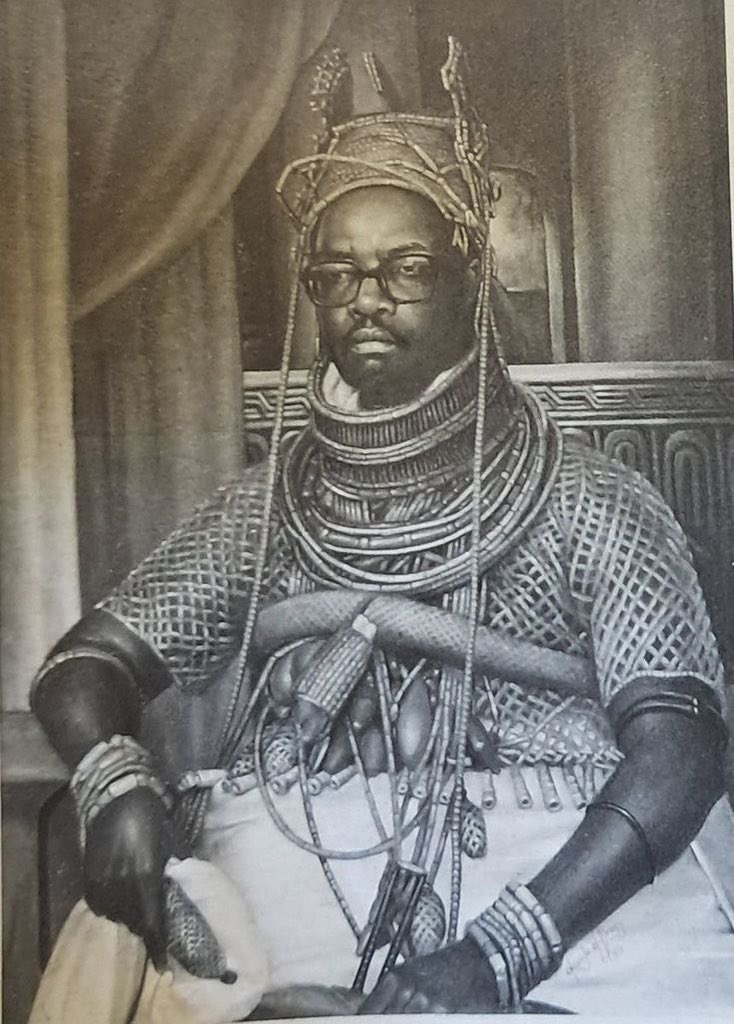 BeninBookClub's tweet photo. So, we appeal to Edo hia (all Edo) to heed to our warnings; learn to subordinate the interest of self to that of the whole community; see yourself first as ovbiedo(child of Edo) before a member of this party or that Society. It is only by so doing that the strength in you will come out and be sustained..." An excerpt from the speech read by Oba Erediauwa on his coronation day Friday, March 23 1979.