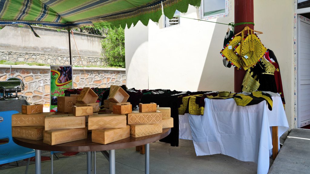 ARCSAfghanistan's tweet photo. their #goods at reasonable prices and move toward self-reliance.
It is worth noting that the exhibition #showcases handicrafts produced by beneficiaries and vulnerable families, #including embroidered garments, carved items, handwoven carpets, women’s clothing, and food products such as pickles, jams, cookies, and cakes.
2/2