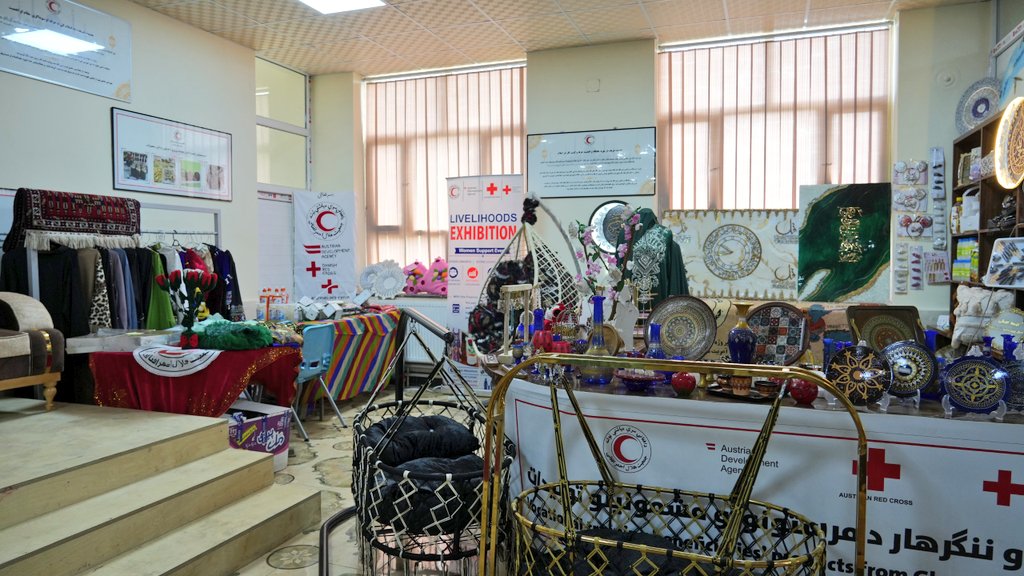 ARCSAfghanistan's tweet photo. their #goods at reasonable prices and move toward self-reliance.
It is worth noting that the exhibition #showcases handicrafts produced by beneficiaries and vulnerable families, #including embroidered garments, carved items, handwoven carpets, women’s clothing, and food products such as pickles, jams, cookies, and cakes.
2/2