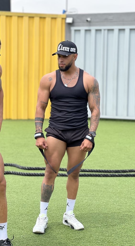juannfit's tweet image. ⚡️⚡️

#fitness #Medellín #Single #sw #latino