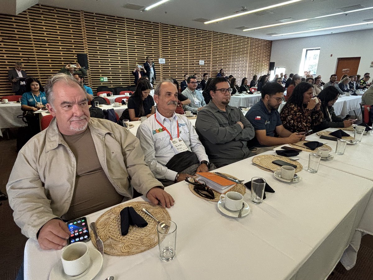 FAOBrasilCoop's tweet photo. 🇨🇴 Iniciamos la jornada de #SistemasAlimentariosUrbanos en Cajicá junto a autoridades locales para conocer las experiencias de combate a desperdicio de alimentos y huertos urbanos.
#CooperaciónSurSur https://t.co/NzTnigDyx7
