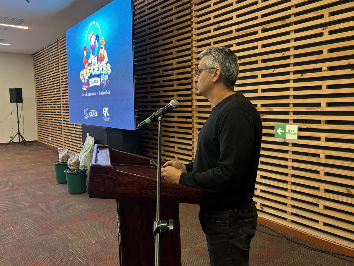 FAOBrasilCoop's tweet photo. 🇨🇴 Iniciamos la jornada de #SistemasAlimentariosUrbanos en Cajicá junto a autoridades locales para conocer las experiencias de combate a desperdicio de alimentos y huertos urbanos.
#CooperaciónSurSur https://t.co/NzTnigDyx7