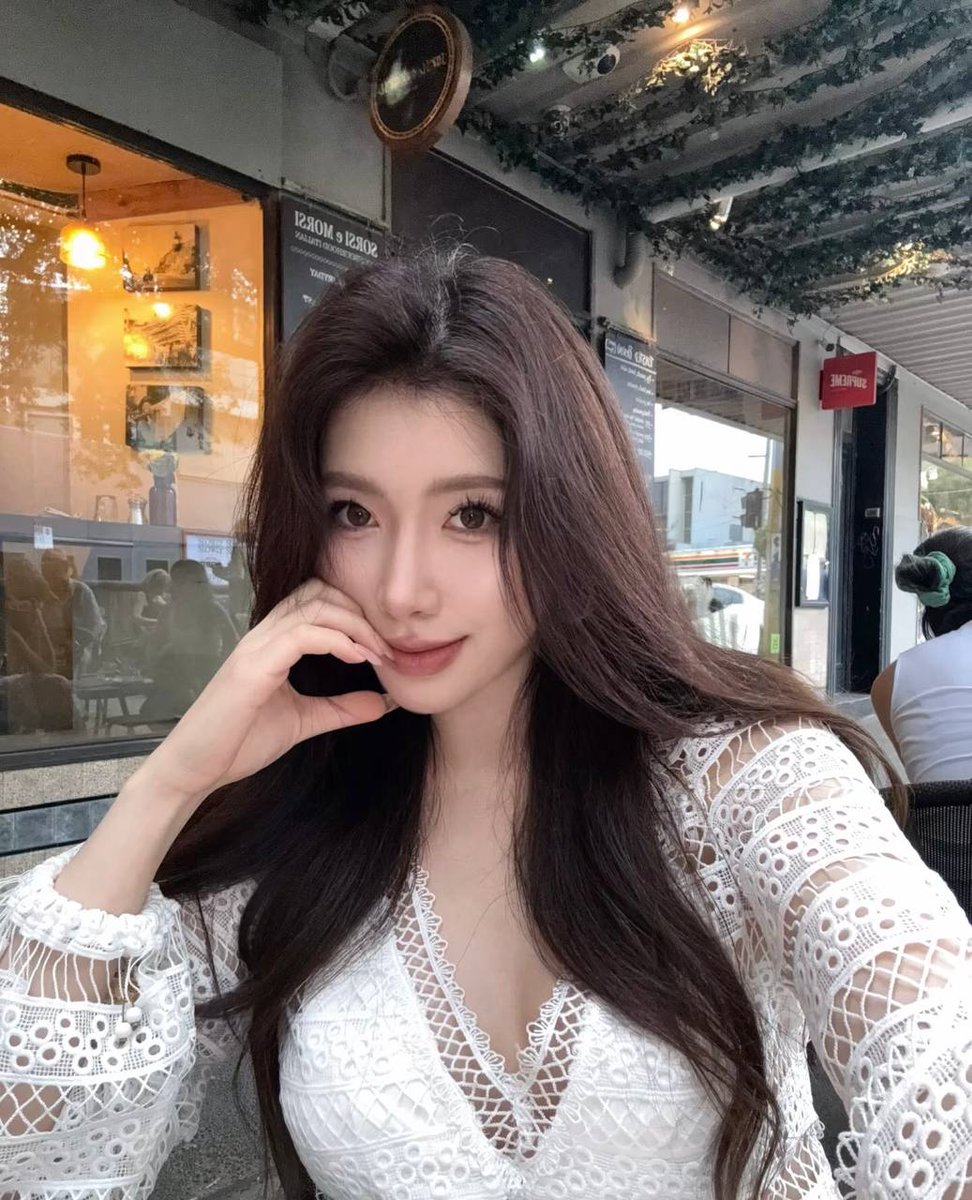 Bella tweet media
