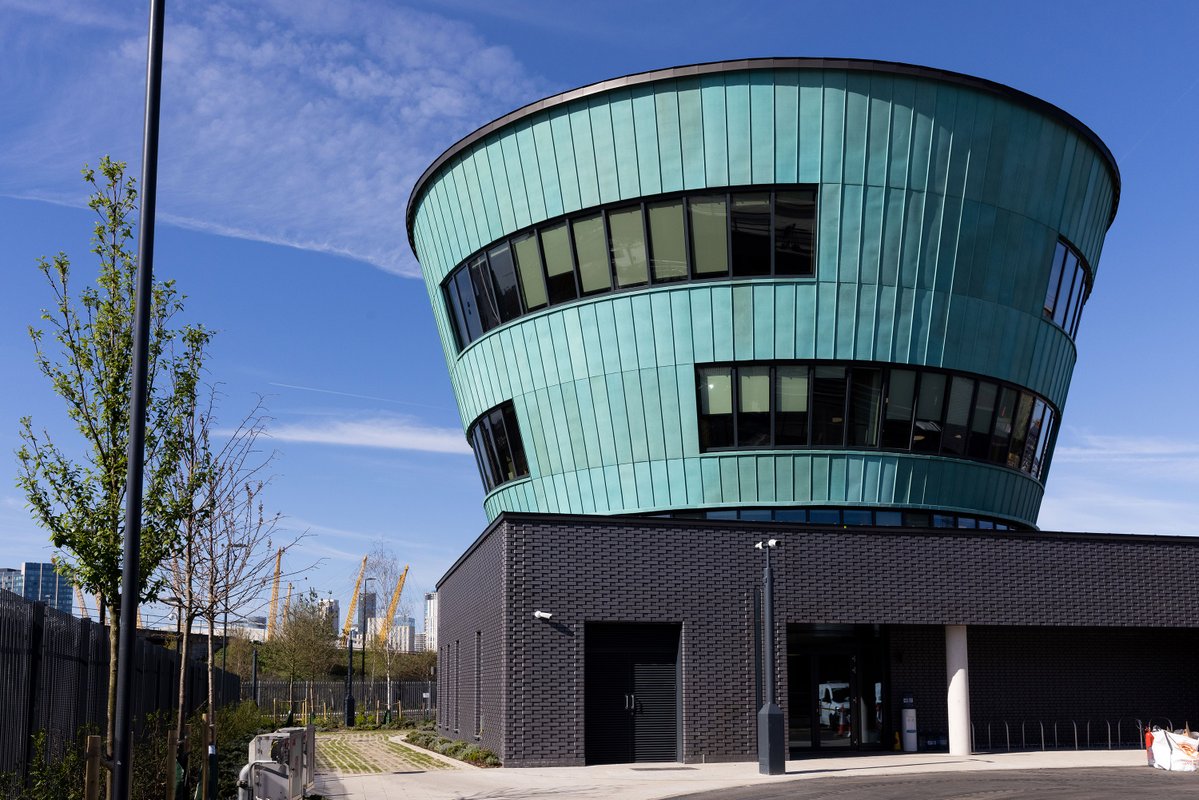 BricksUK's tweet image. How do you turn heavy infrastructure into art? 🧱

The Silvertown Tunnel Portals, featured in the Brick Bulletin, prove clay brick can elevate utility into a legacy. Designed by dRMM using @KetleyBrick, it’s a masterclass in masonry.

brick.org.uk/brick-bulletin…

#Architecture