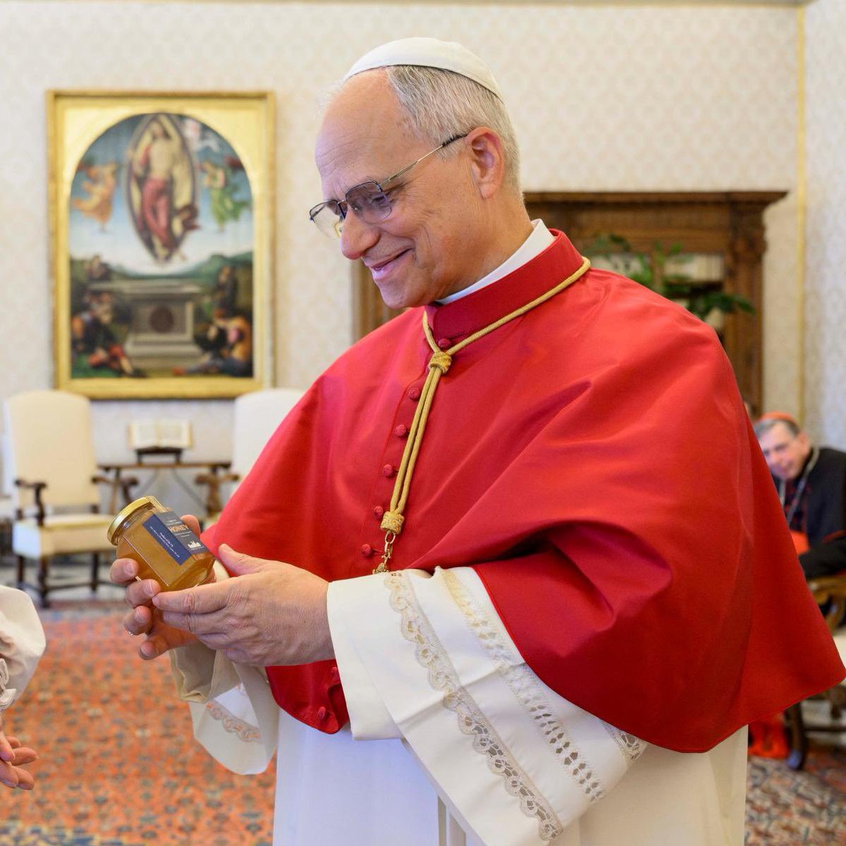 The Vicar of Christ 🇻🇦 Loves everybody no matter the religion or denomination, he's love for everybody will convert many souls to the Catholic Church ✌️❤️