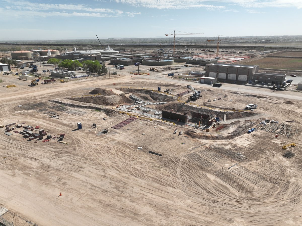 PCLConstruction's tweet image. 📣 #ProjectMilestone: We're building water resilience for @EPWater! 💧 

PCL &amp;amp; @Sundt are advancing underground infrastructure at the Pure Water Center, supporting a direct‑to‑distribution potable reuse project delivering 10M gallons of water per day. ♻️

#ElPaso #WaterReuse