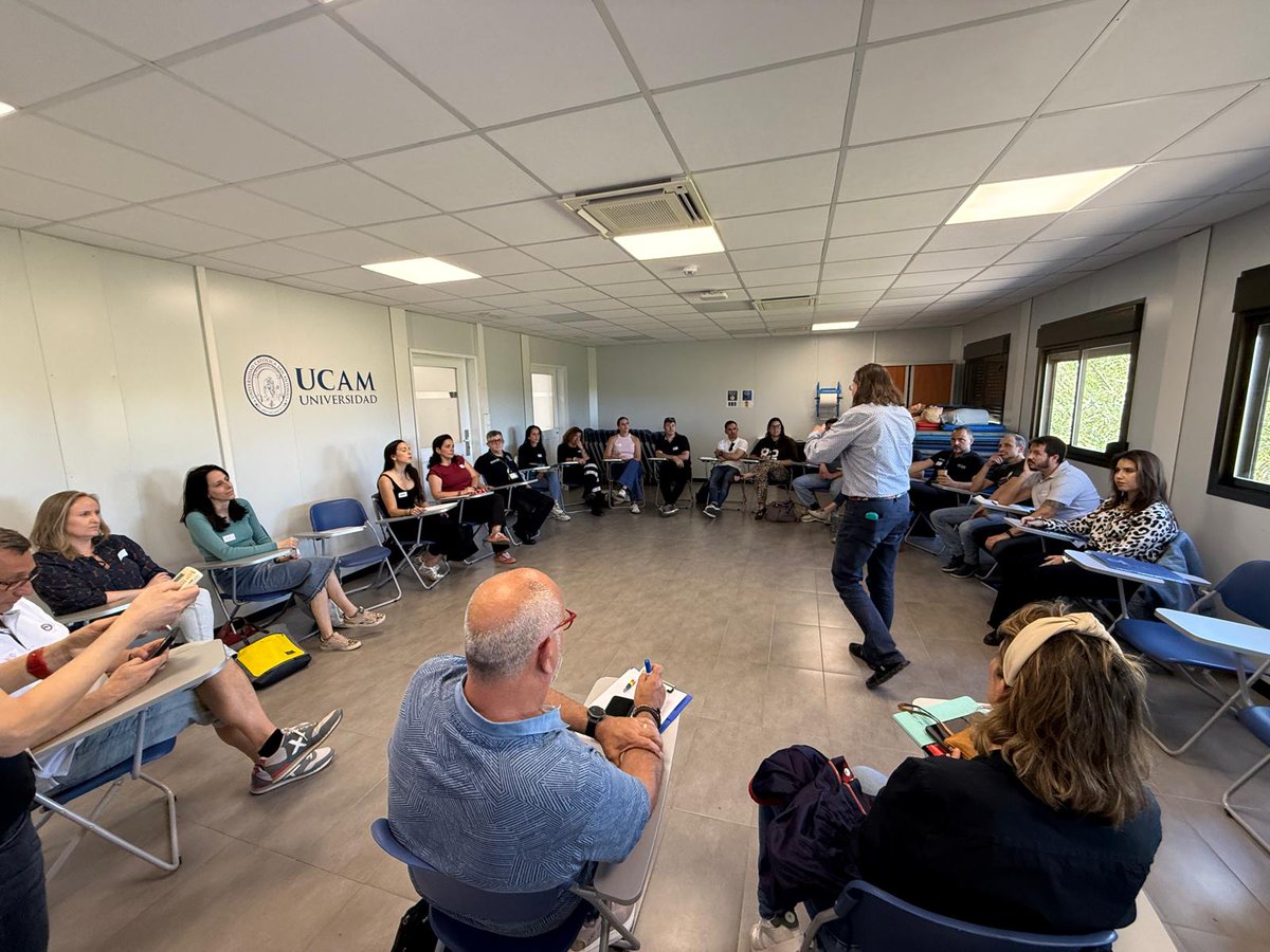 UCAM_OPRI's tweet image. 👣🥽 Los socios del proyecto europeo @METAHEFO acuden a la @UCAM para continuar avanzando en la formación del profesorado, explorando cómo el entrenamiento de competencias en #RealidadVirtual puede transformarse en habilidades prácticas aplicadas a la salud del pie
