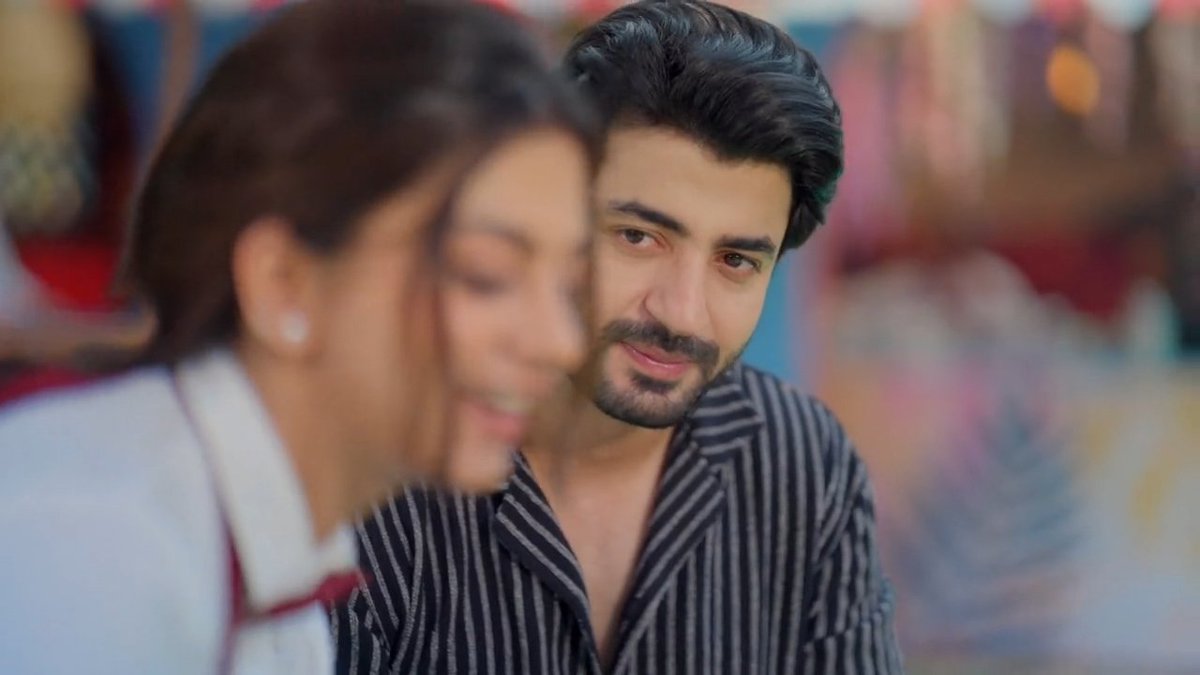The guilt Dheeru has of not being able to fulfill his duty as husband, knowing his wife working as a Waitress as he is not able to find a job. He may not be able to express this in words but his eyes said otherwise.  

#Rajdheer #MahadevAndSons #AasimKhan #GarvitaSadhwani