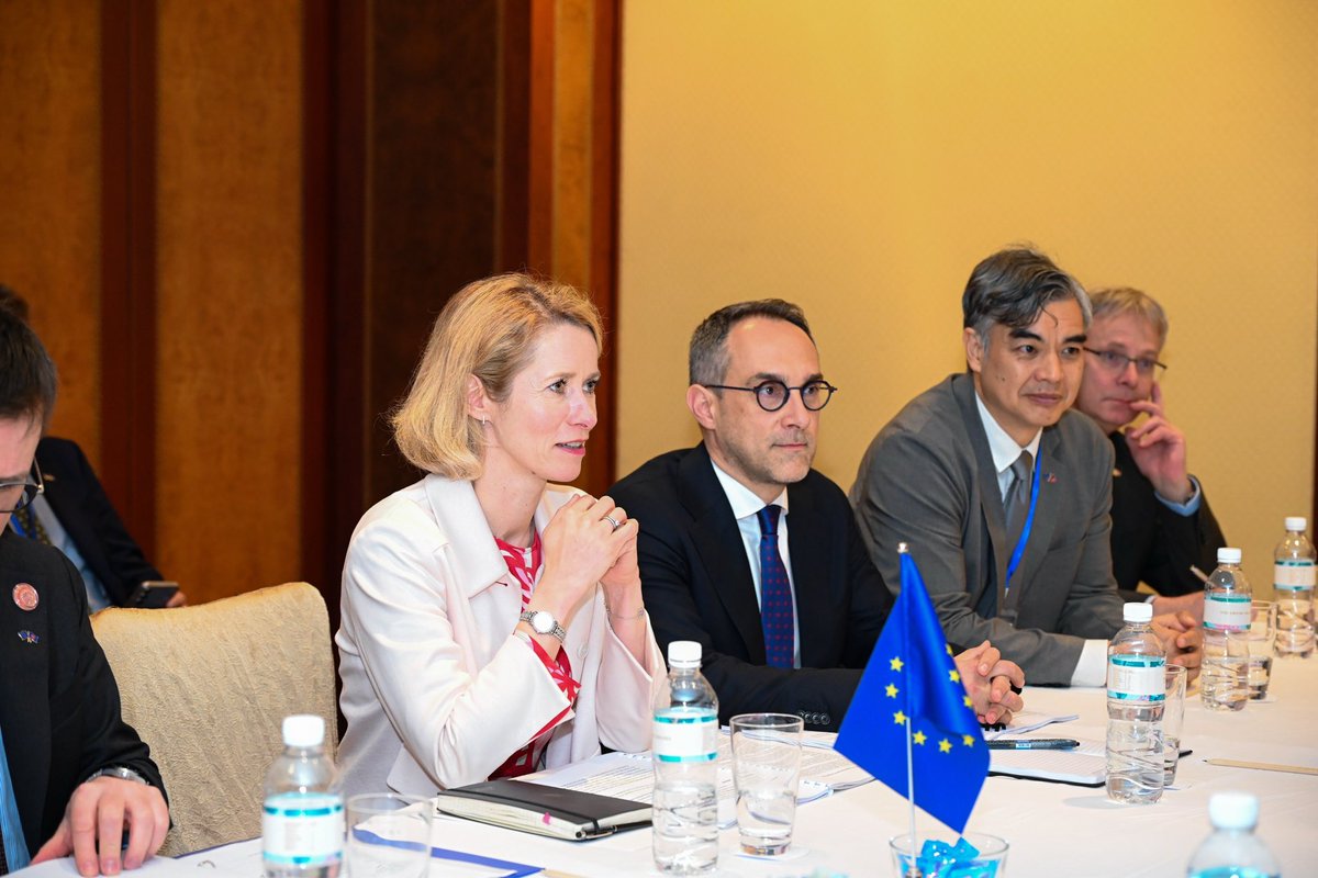 MFAThai's tweet photo. DPM/FM @SihasakPh met with H.E. Ms. Kaja Kallas, HR/VP of the European Commission @kajakallas, on the sidelines of the 25th ASEAN - EU Foreign Ministers’ Meeting #AEMM in #Brunei. Both sides exchanged views on coop. in addressing global crises, promoting the free trade system and energy security, while reaffirming the importance of the ASEAN - EU Strategic Partnership in advancing multilateralism and the international rules-based order. They also discussed key regional issues, incl. efforts to combat online scams and transnational crime, the situation in Myanmar, the Thailand - Cambodia border situation.(27 Apr 2026)