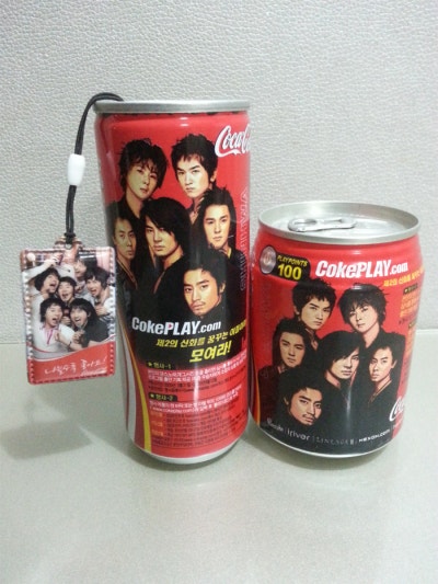 jhpgrs's tweet photo. 코카콜라캔에 신화사진 잇는거 신기하네 캔 갖고싶음 https://t.co/41TyMmLFsa