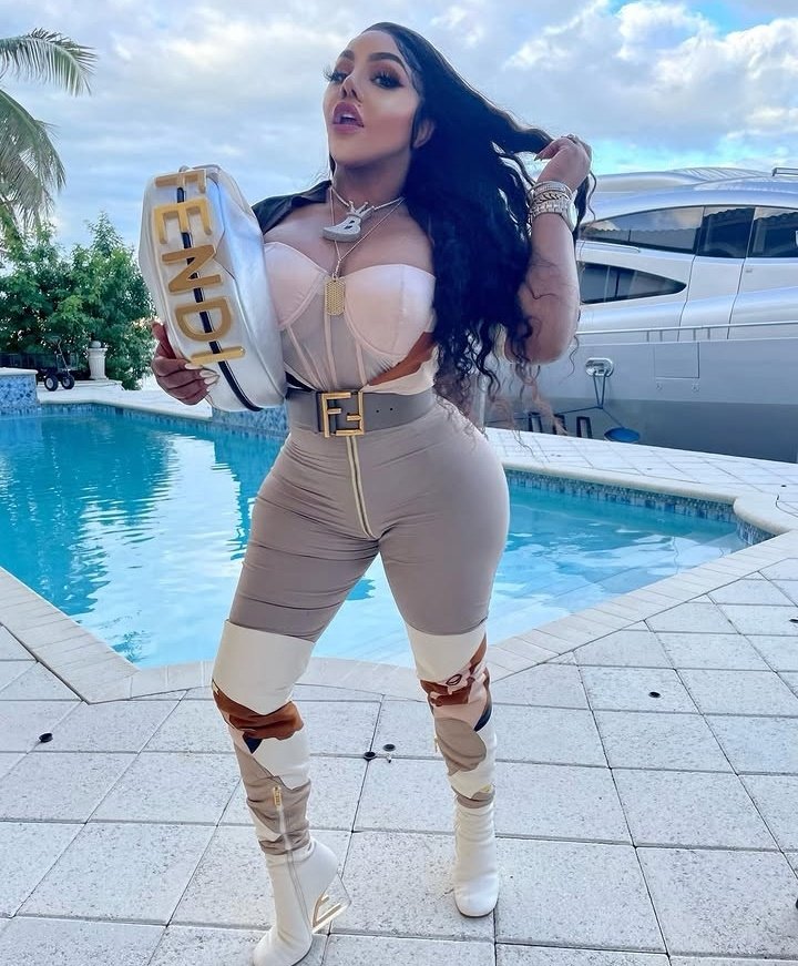 Roman🎀 tweet media