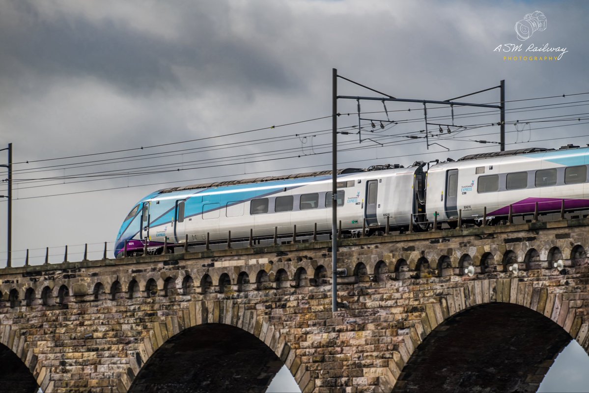 ASMRailPhotos's tweet image. 🖍️| 9N12 1208 Edinburgh to Newcastle

📣| @TPExpressTrains 
🚂| Class 802216
📍| Royal Border Bridge
📆| 23/02/2026

#class802 #802216 #nova1 #transpennineexpress 

📸| Photography by @ASMRailPhotos©️