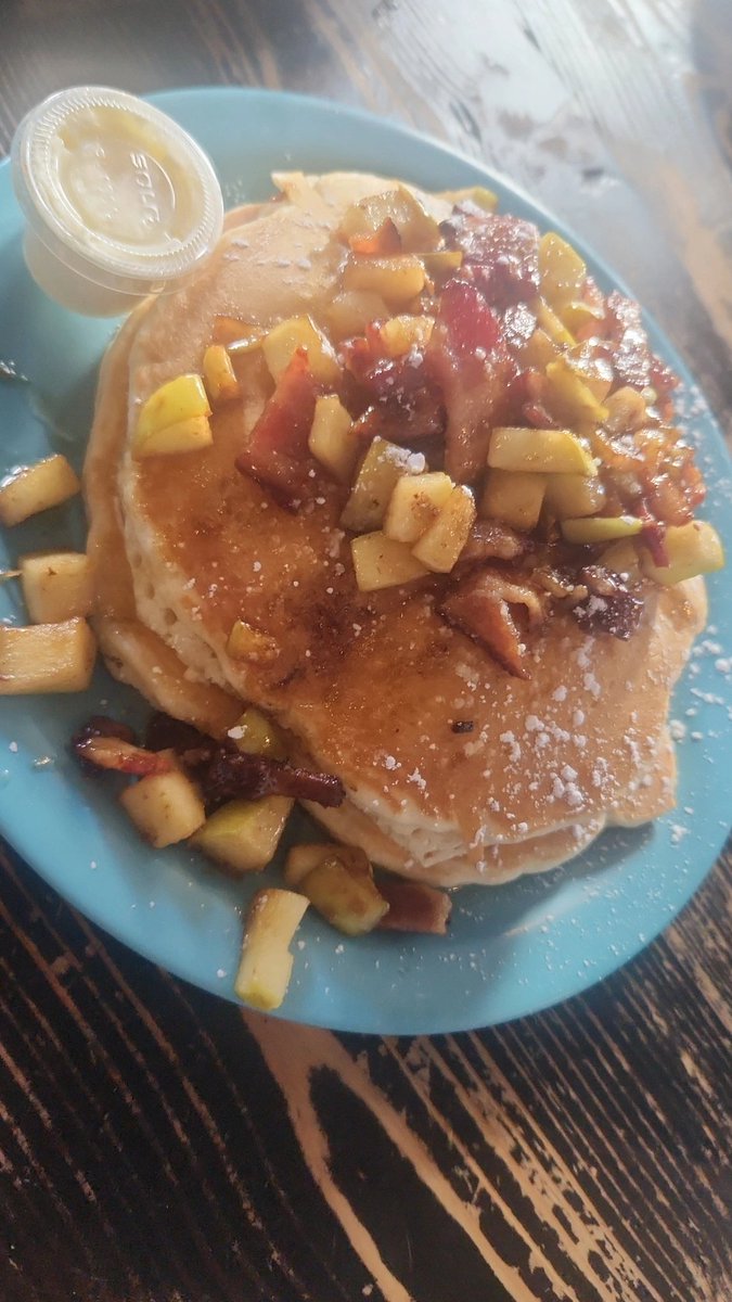 HeyyitsShan's tweet photo. Birthday Breakfast with the Birthday Boy for the 1st stop of the day @bluemoonbmore and it was delis 😋 #anotheroneoffthelist✔️ #Trav39thBirthday #ItsMyManBirthday https://t.co/3yfEInSgeu