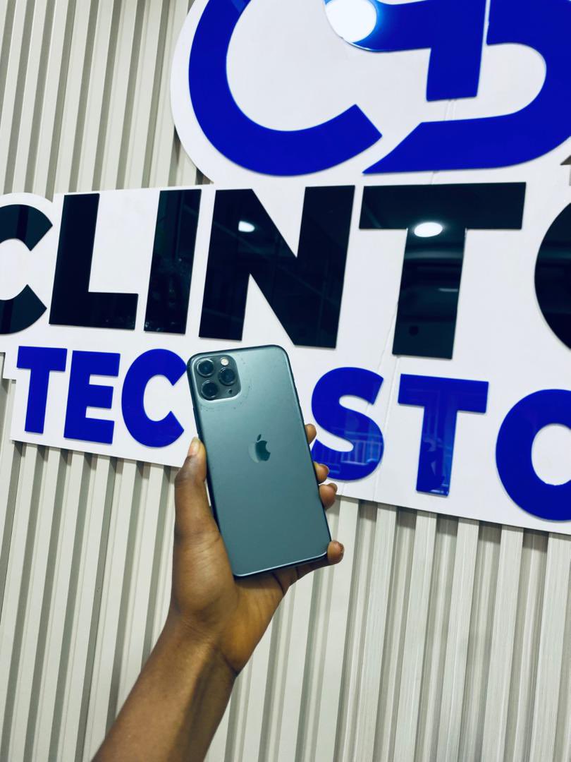 CLINTON TECH STORE tweet media