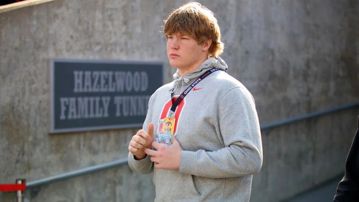 Bucknuts247's tweet image. What does @Davisseam2027's commitment mean for #OhioState? @Garrick_Hodge breaks down the impact of the #Buckeyes' 11th member of the 2027 class.
247sports.com/college/ohio-s…