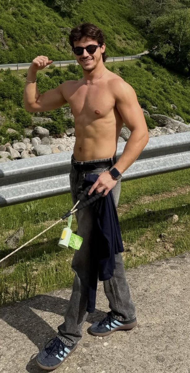 Show_Me_Briefs's tweet photo. Black Calvin Klein Briefs (2026) https://t.co/ca0ZLH13kS