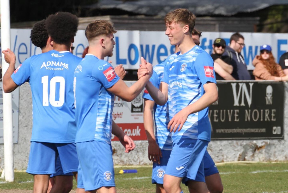 OFCLTRAWLERBOYS's tweet photo. Selection of photos from Saturday’s final match of the season vs @Brightlingseafc ton

📸 A massive thank you to Bryan Grint for taking photographs for the club this season.

To view the full photos please follow the link. https://t.co/b2K7AzYq5j

💙🤍⚓️ https://t.co/E5cM2pVi4u