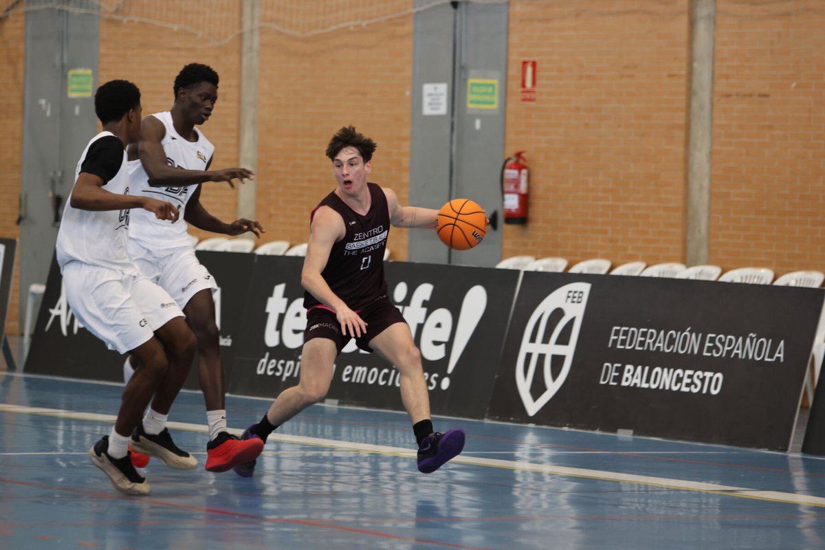 CBZentro's tweet photo. 2ª victoria en el #FEBJuniorM2026 ✅

U-18 @CBZentro han tenido una 1ª mitad absolutamente dominante con 12 puntos totales permitidos, en ruta [47-94] ante @CBACADEMYSPAIN

Todo el equipo presente en el box score con puntos. Solano, Coulibaly y Punzano, importantes.

#GoGarnet