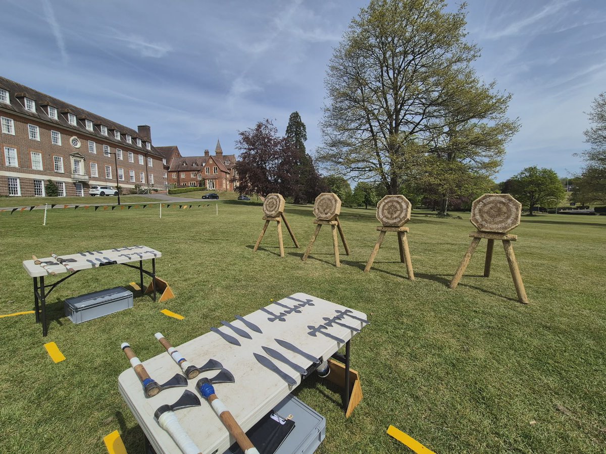 AltitudeEvents's tweet image. It was #SundayFunday for these lucky boarders in #Surrey this weekend who took part in a #MobileAxeThrowing session.

#SurreyAxeThrowing #AxeThrowingHire