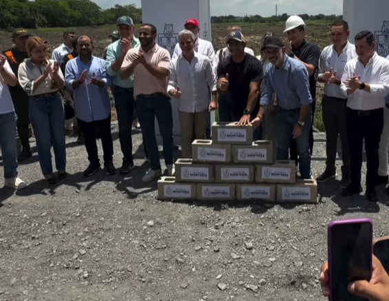 pegasu01's tweet photo. Y arranco en firme el nuevo parque de las lagunas en Monteria,gracias a la gestión del señor alcalde @kerguelenhugo ,sigue cumpliendo https://t.co/ZMUoGXT1KM
