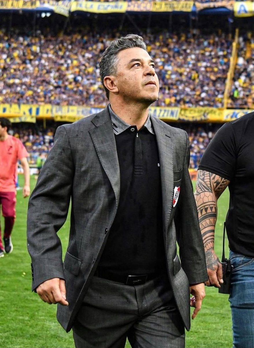 Diego_HG10's tweet image. El #RealMadrid se contactó con #Scaloni para ofrecerle el cargo de DT post Mundial 2026

Vía: @COPE 

Mientras tanto en #AFA, el primer nombre en carpeta para dirigir a la Selección #Argentina en caso de que Scaloni decida tener nuevos rumbos es el de Marcelo #Gallardo.