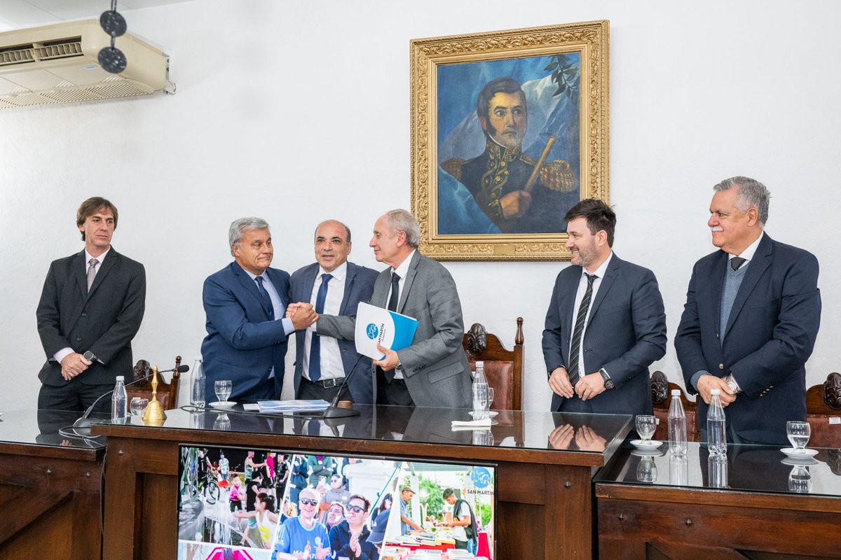 MuniSanMartinOk's tweet photo. Junto a autoridades municipales, legislativas y vecinos, estuvieron el ministro de Producción, @RVargasArizu, y los intendentes de Junín, @MarioAbedok y de Capital, @UlpianoSuarez, quienes escucharon los conceptos de Raúl Rufeil en el HCD
#SanMartinAdelante https://t.co/yGMrkDji4G