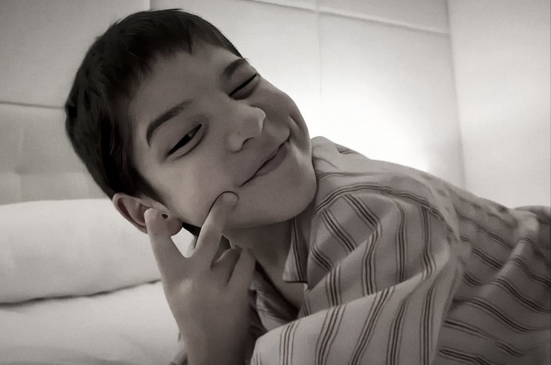 Edenrijk's tweet photo. ㅤ
     𝐓𝐡𝐞 𝐄𝐞𝐝𝐞𝐧𝐫𝐢𝐣𝐤 𝐏𝐥𝐚𝐜𝐞, 𝐀𝐦𝐬𝐭𝐞𝐫𝐝𝐚𝐦.
     Monday, 07.45 PM

Quality time with my favorite little son. Counting down the days until I'm back before I've even left. See you soon, my champ. 
⠀ https://t.co/MhXVzyXPwE