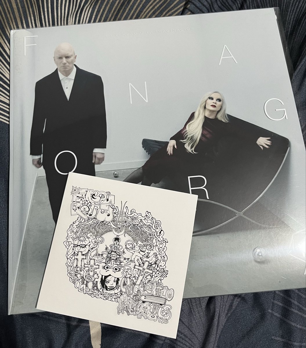 cutreeee's tweet photo. @alextxx_ Gracias (lo he comprado y no tengo reproductor de CD)🙃 https://t.co/rrehLMcDQC