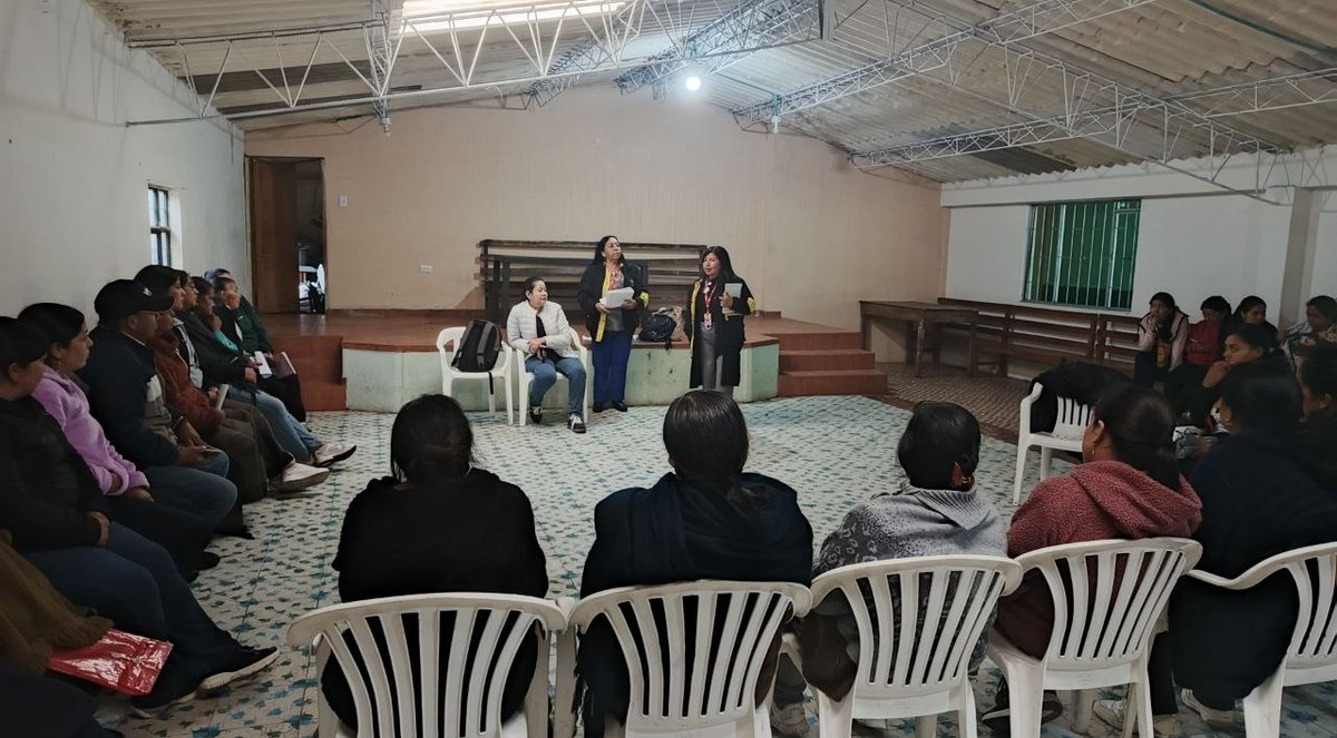 MariaPastora_p's tweet photo. En la vereda Mapachico Centro, la Junta Administradora Local, la instructora del SENA y la comunidad nos reunimos para socializar las fechas y horarios de la capacitación en modistería. 🧵

#FormaciónParaLaVida #MapachicoCentro #SENA #Emprendimiento #TrabajoComunitario 💙 https://t.co/eXJm7qIdXZ