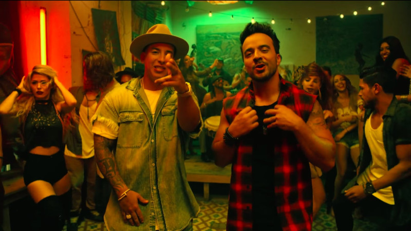 h_conexion's tweet image. 🔴  #Viral | 🎶"#Despacito" alcanza las 9,000 millones de #vistas en #YouTube. Luis Fonsi agradece a sus fans por mantener la canción como el video más visto de la historia🔥Descubre cómo logró este récord👇

hgrupoeditorial.com/despacito-supe…