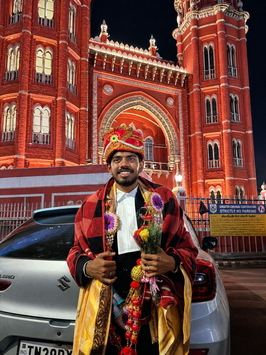 Nowfiljafeer's tweet image. எல்லா புகழும் இறைவனுக்கே..✨

இன்றைய தினம் தமிழ்நாடு மற்றும் புதுச்சேரி பார் கவுன்சிலில் வழக்கறிஞராக பதிவு செய்த என் வாழ்வின் பொன்னான தருணம்..🖤⚖️

#advocate #enrolment #madras