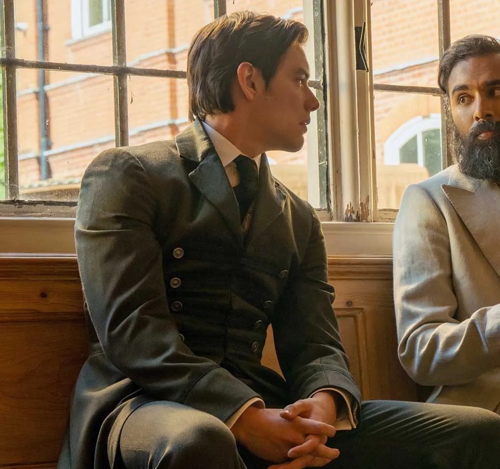 Louis Partridge Brasil tweet media