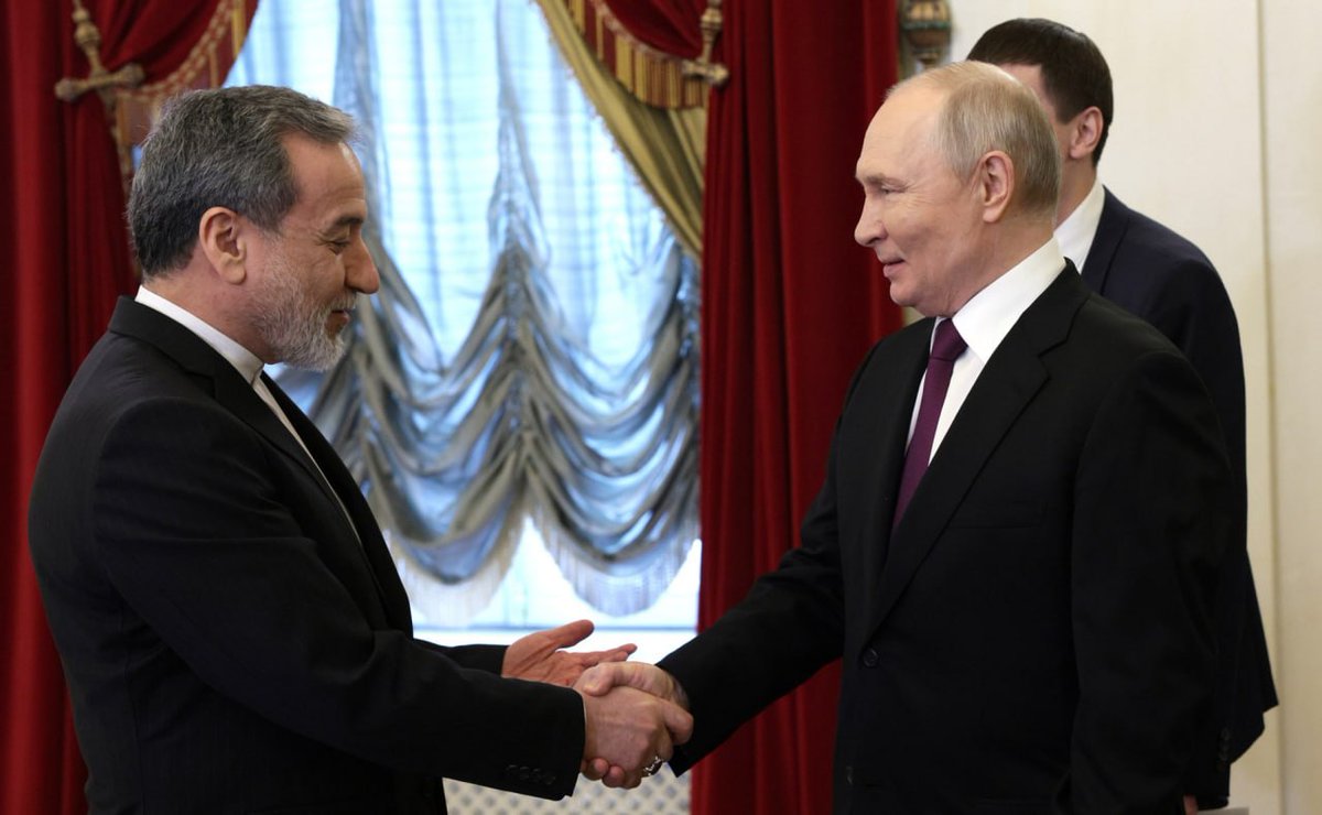 MID_RF's tweet photo. 🤝 #РоссияИран

Президент России Владимир Путин провёл встречу со спецпредставителем Президента Ирана, главой МИД Иран Аббасом Аракчи.

💬 В.В.#Путин: Россия, так же как и #Иран, намерена продолжать наши стратегические отношения.

https://t.co/npTRH3mrNX https://t.co/WcGo34eIEX