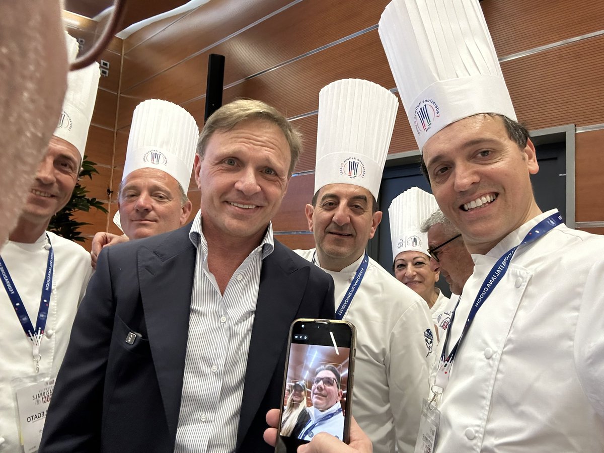 ChefCirciello's tweet photo. Ha aperto l'Assemblea @Federcuochi il Ministro @FrancescoLollo1 https://t.co/6MwH0jMjNM