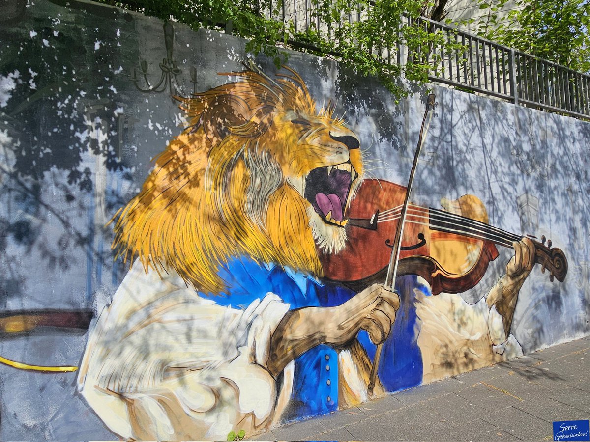 GGelsenkirchen's tweet image. Sehr coole #Streetart an der Feldmarkstraße, Ecke Rheinische Straße! 😍 
Schon mal aus der Nähe gesehen? Und der #Löwe trägt sogar die richtigen Farben. 😜

(Fotos: falke)
