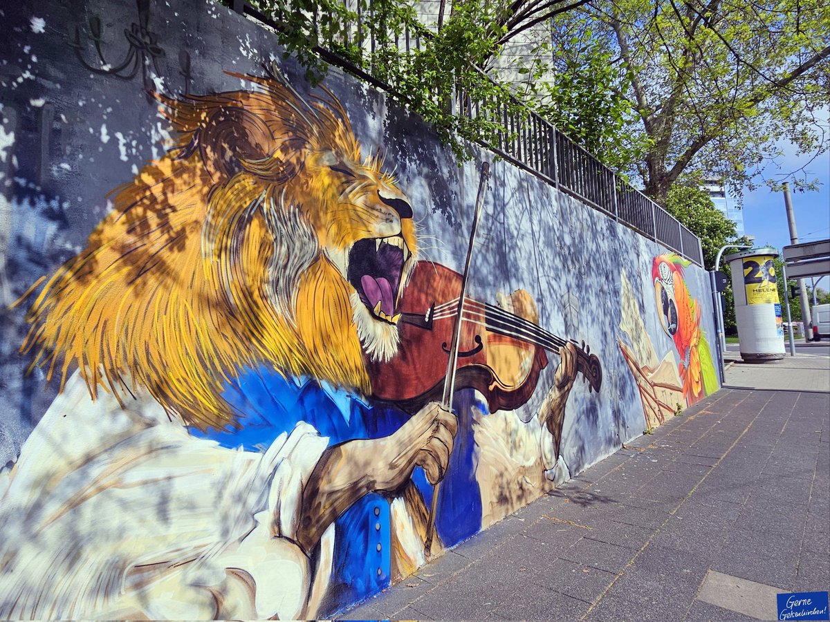 GGelsenkirchen's tweet image. Sehr coole #Streetart an der Feldmarkstraße, Ecke Rheinische Straße! 😍 
Schon mal aus der Nähe gesehen? Und der #Löwe trägt sogar die richtigen Farben. 😜

(Fotos: falke)