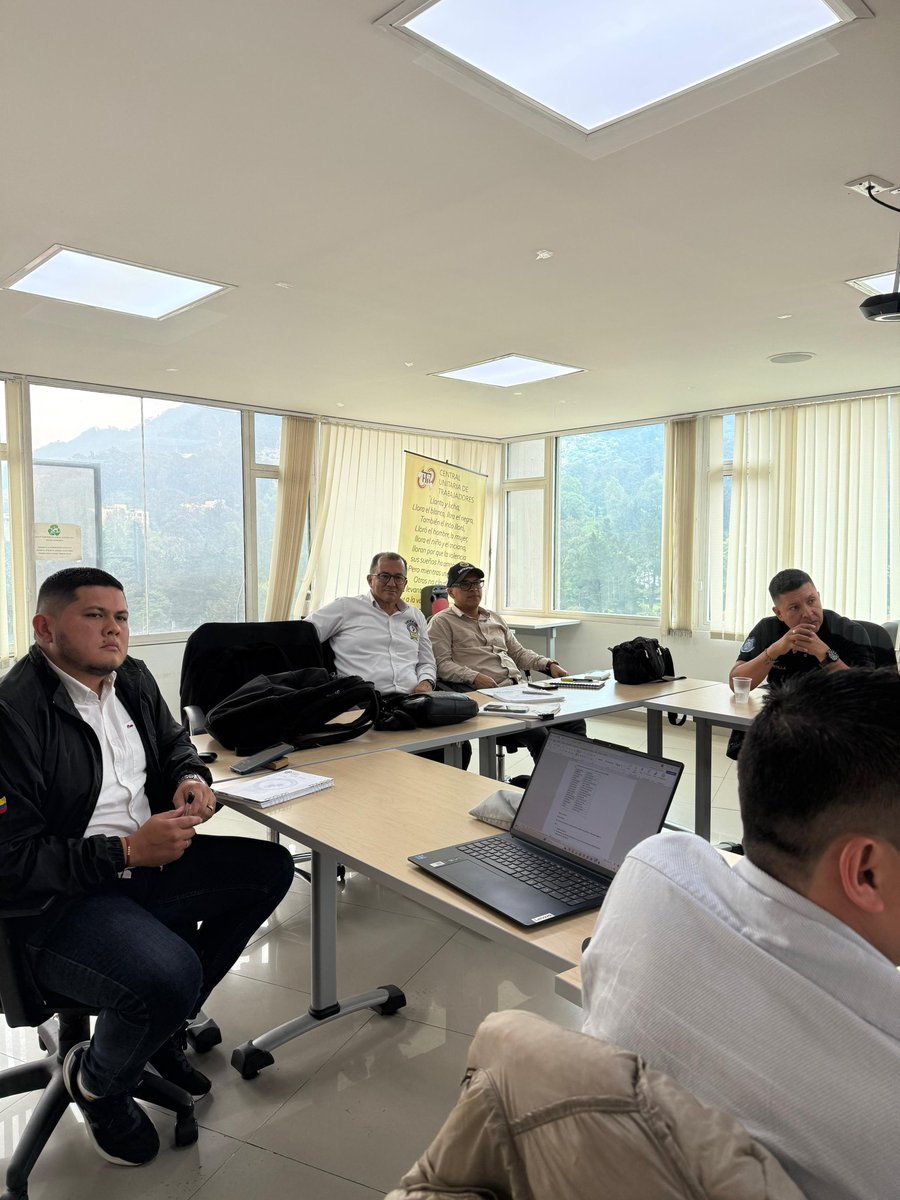 UniprotecNacion's tweet photo. En UNIPROTEC trabajamos incansablemente,  para que nuestros derechos laborales no sean vulnerados. Siempre en pie de lucha. Unificando fuerzas. Gestionando beneficios. Viva UNIPROTEC 💪 https://t.co/ligppAHXWQ