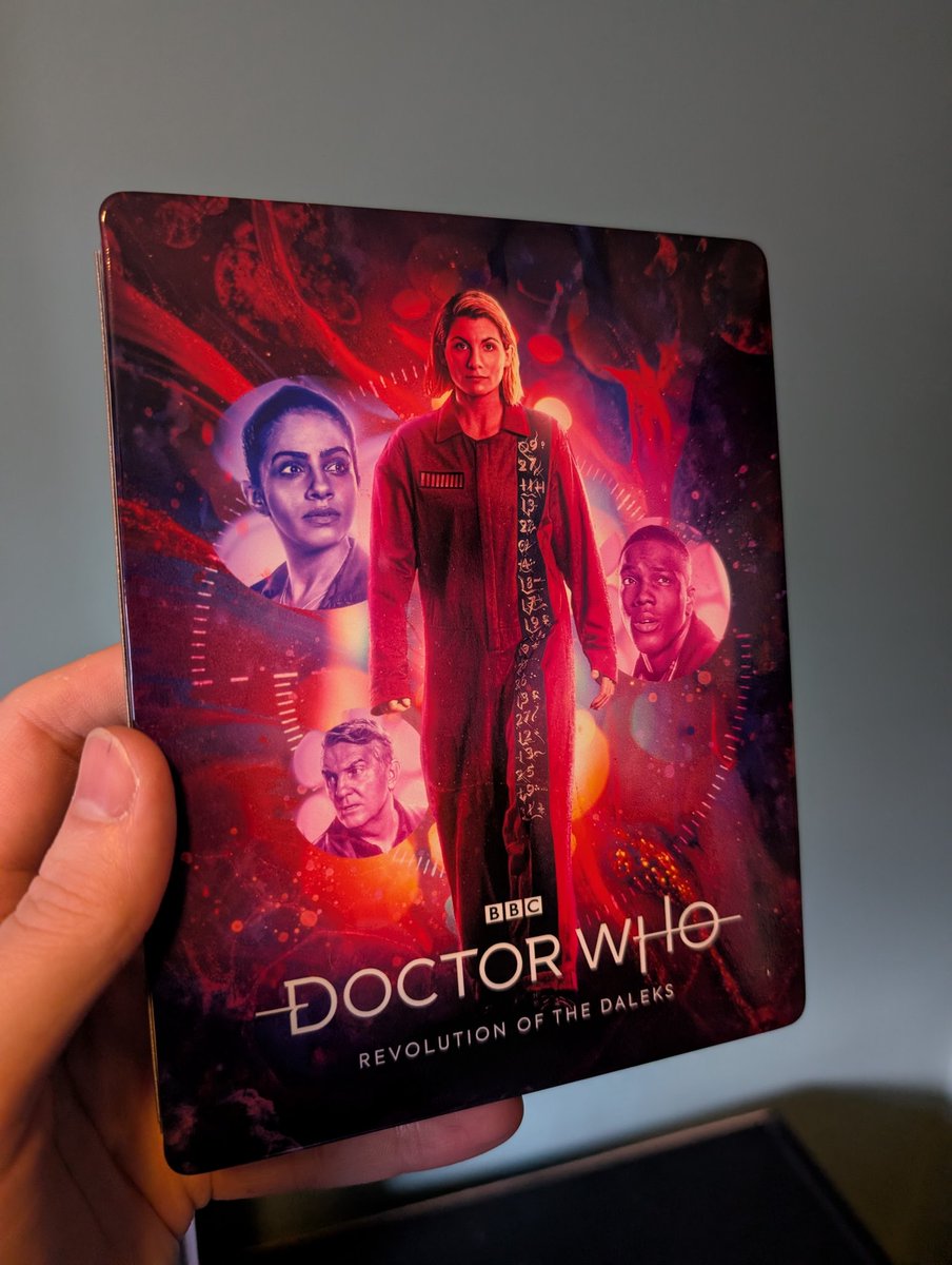 TrilbeeReviews's tweet image. ICYMI, my latest YT video goes into my hyper-fixation with #DoctorWho Steelbooks with @ThetaSigma2017 and @rafeski_ providing amazing artwork for custom 'Twice Upon A Time' and 'Revolution of the Daleks' Steelbooks.

And the best part? I'm giving 2 of them away.

Link in replies;